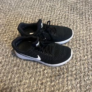 Nike shoes black